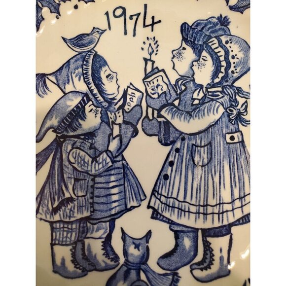 Vintage 1974 Royal Crownford Plate 8.5" Merry Christmas Blue White Transferware - Picture 3 of 9